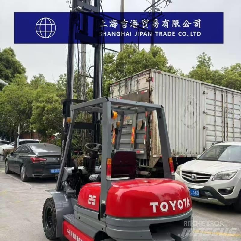 Toyota FD 25 Tehnika ar dīzeļa dzinēju