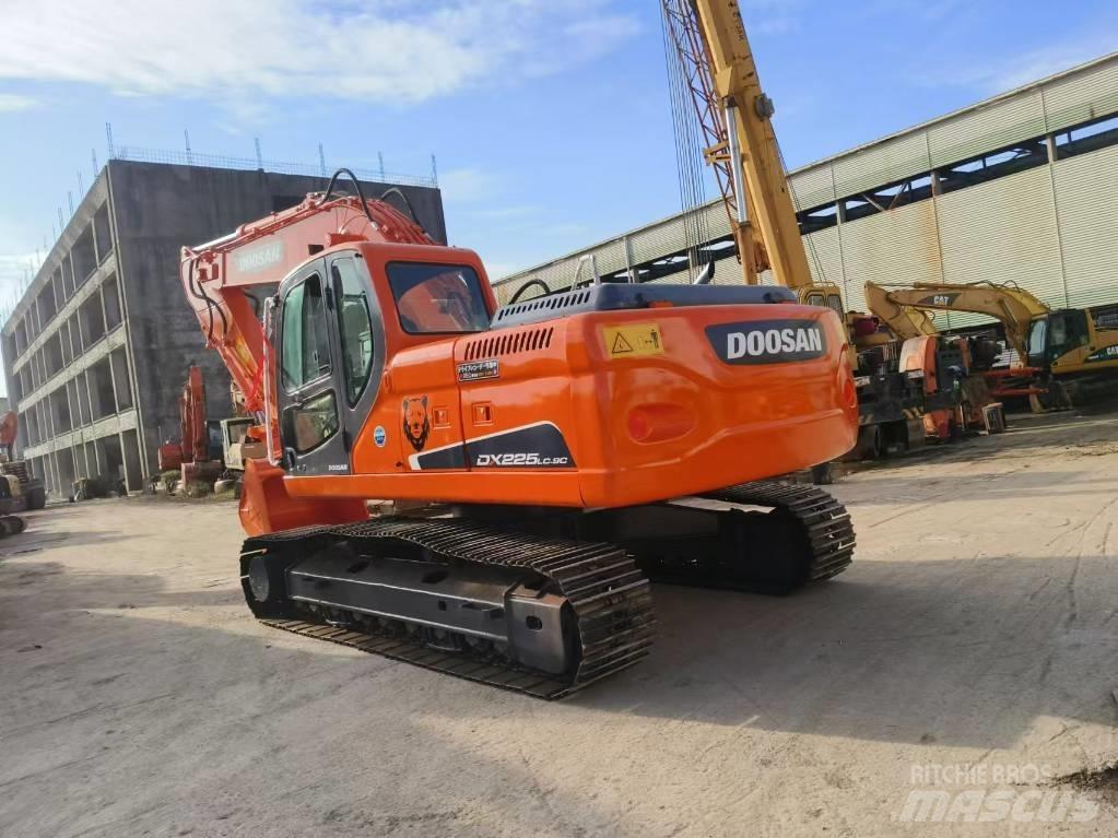 Doosan DX 225 Kāpurķēžu ekskavatori