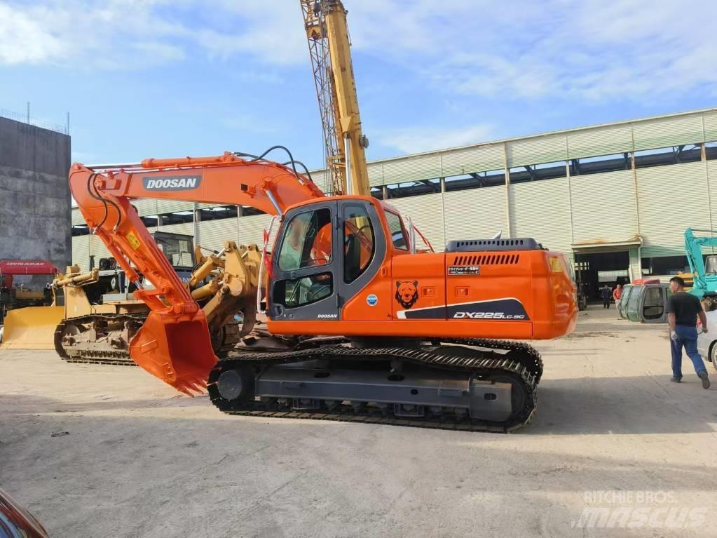 Doosan DX 225 Kāpurķēžu ekskavatori