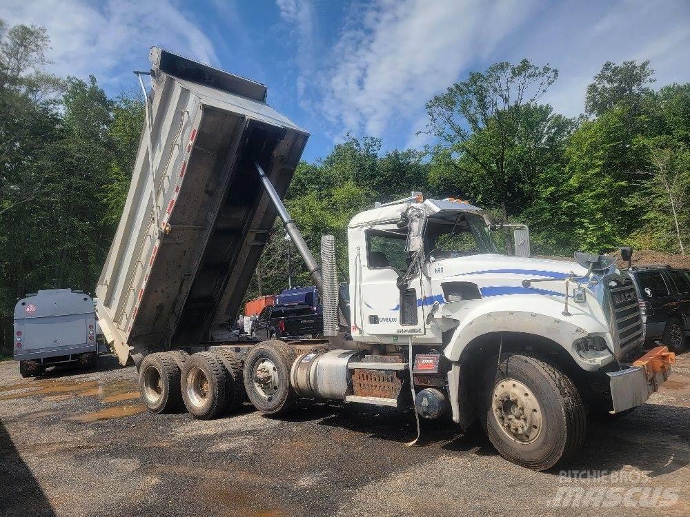 Mack 713GU Pašizgāzējs