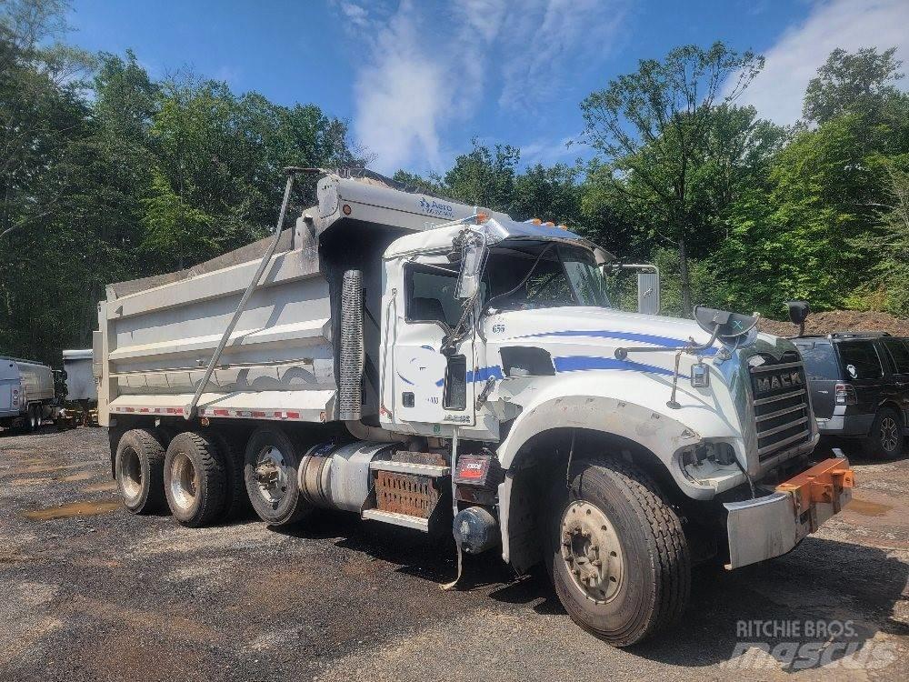 Mack 713GU Pašizgāzējs