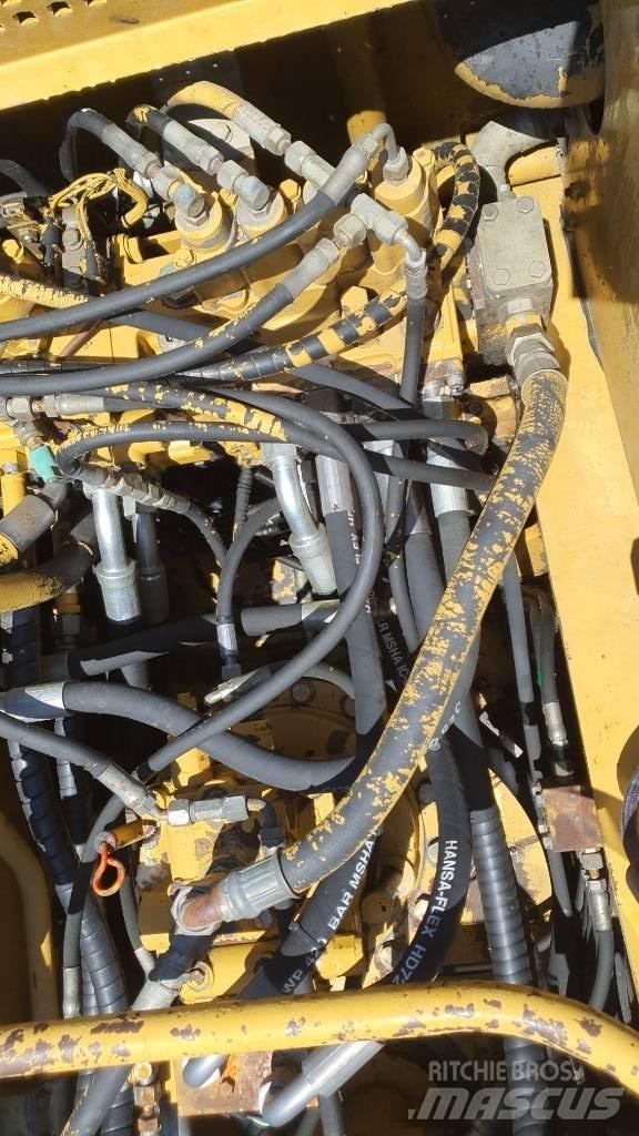 CAT 325 LN Kāpurķēžu ekskavatori