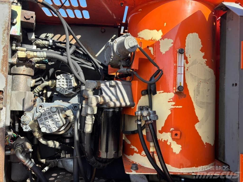 Hitachi ZX 130 W Ekskavatori uz riteņiem
