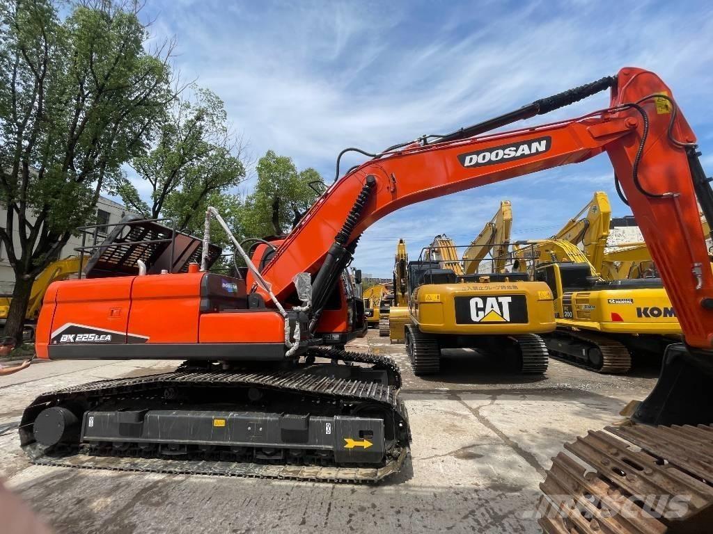 Doosan DX 225 Vidēja lieluma ekskavatori 7 t - 12 t