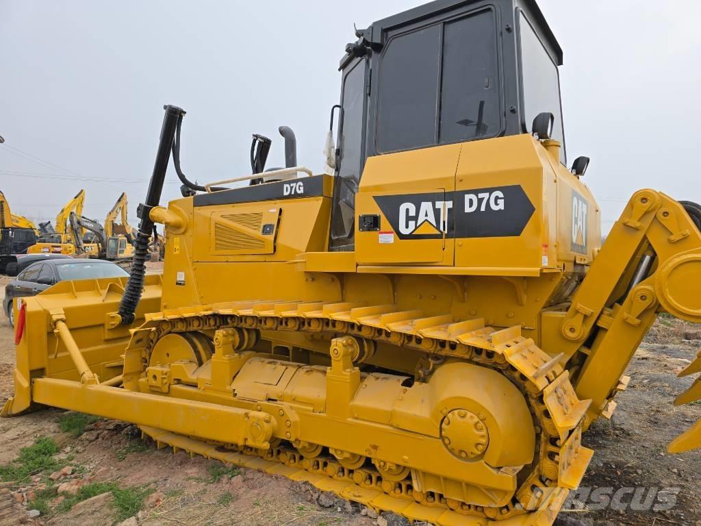 CAT D7G Kāpurķēžu buldozeri