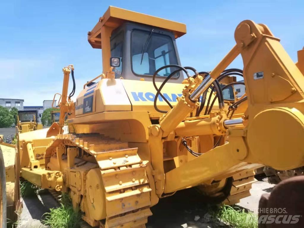 Komatsu D 155 Kāpurķēžu buldozeri