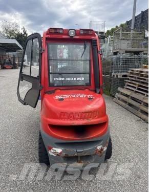 Manitou MI 30 D Tehnika ar dīzeļa dzinēju