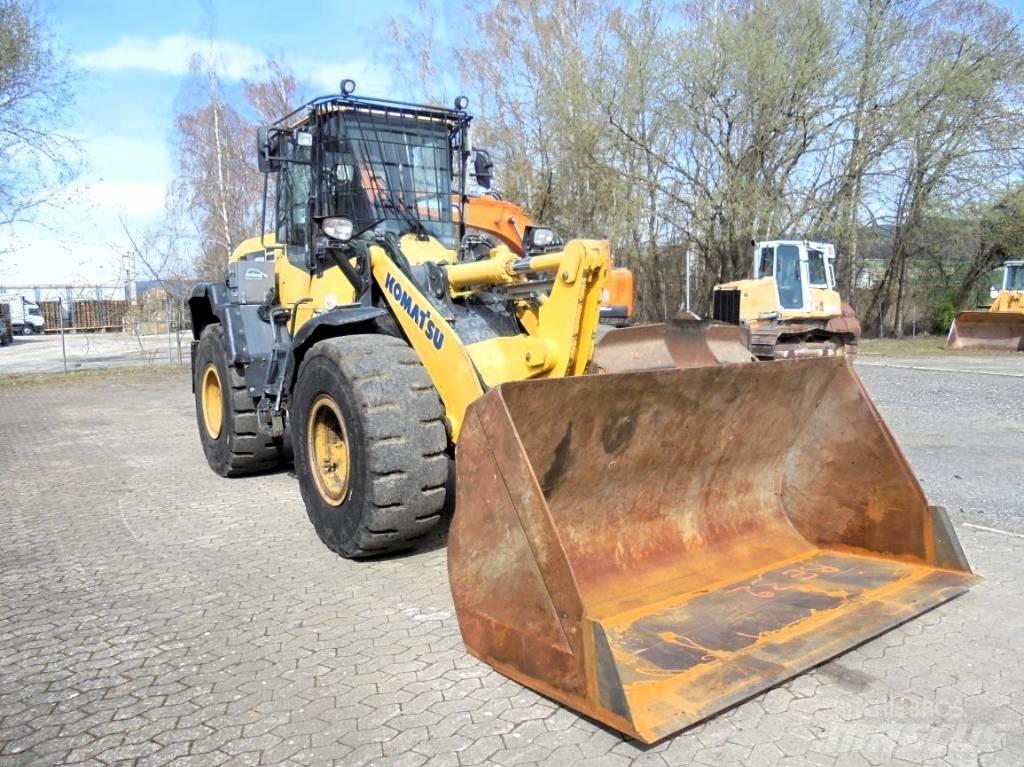 Komatsu WA 270-7 Iekrāvēji uz riteņiem