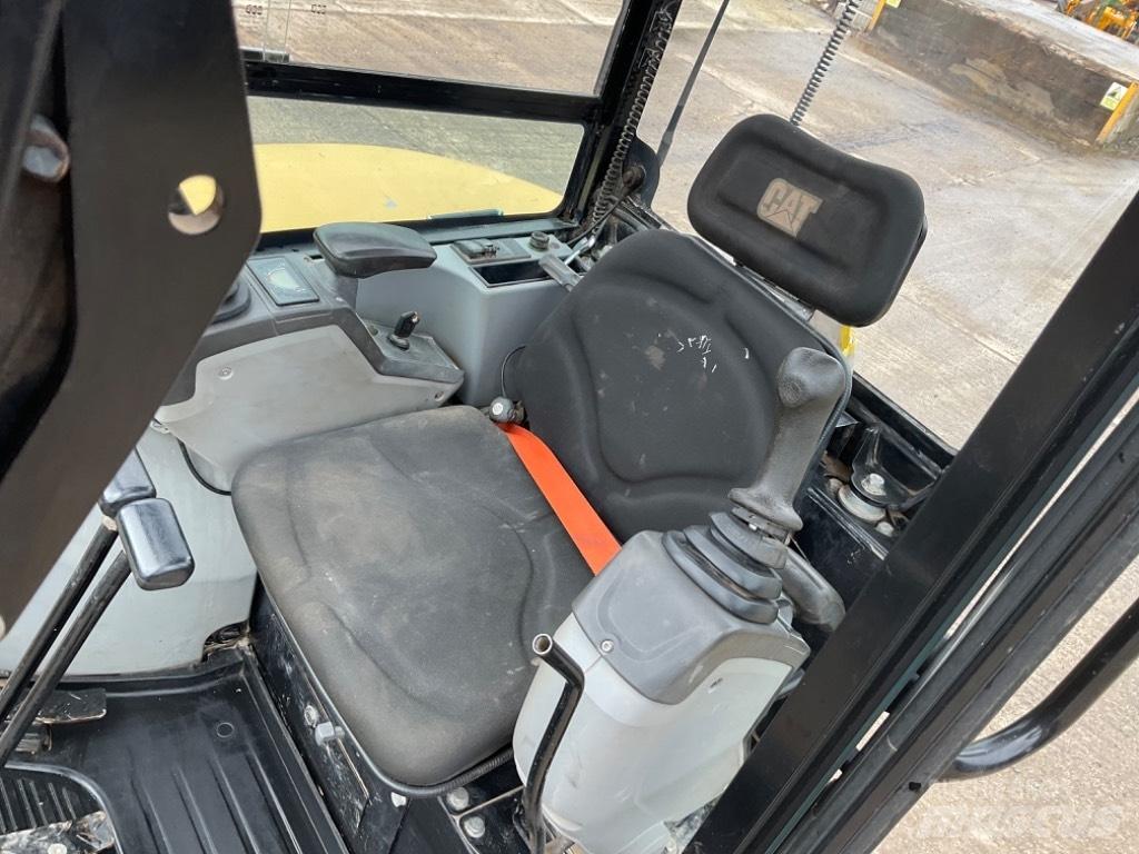 CAT 302.7 D CR Mini ekskavatori < 7 t