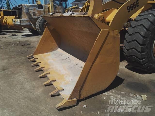 CAT 966 E Iekrāvēji uz riteņiem