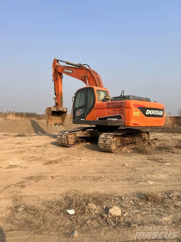 Doosan DX225LC-9C Kāpurķēžu ekskavatori