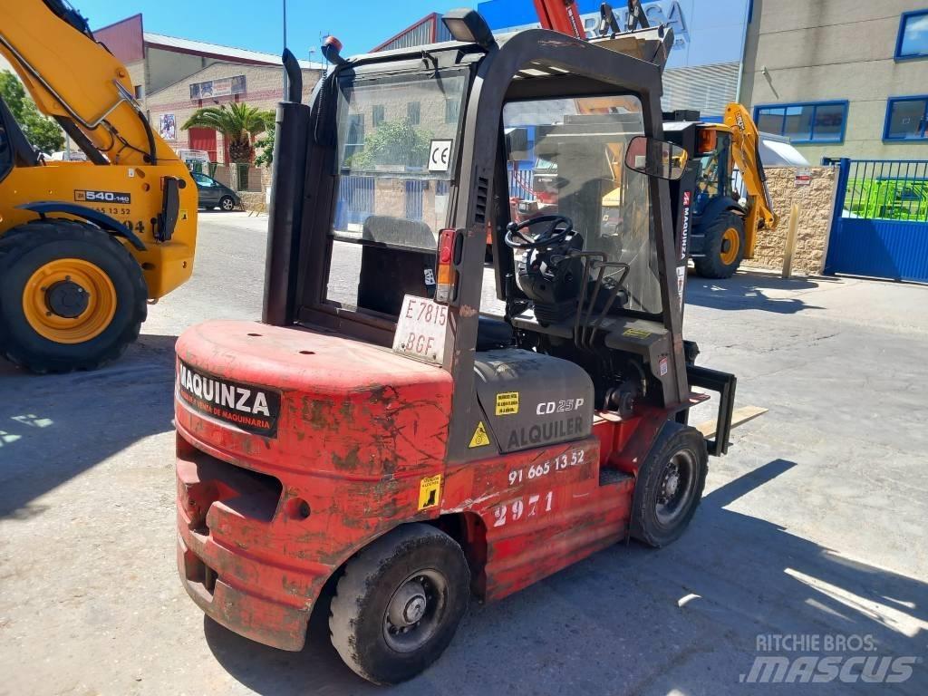 Manitou CD 25 P Tehnika ar dīzeļa dzinēju