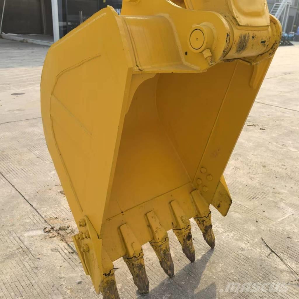 Komatsu PC 130-7 Kāpurķēžu ekskavatori