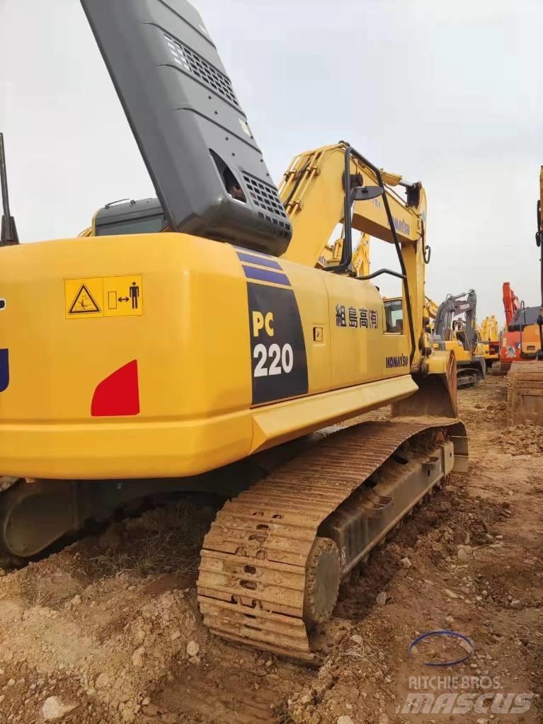 Komatsu PC220 Kāpurķēžu ekskavatori