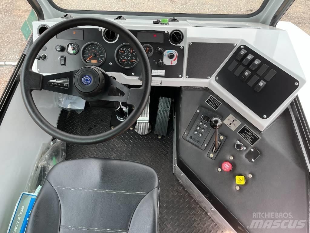 Capacity TJ5000 DOT Terminālie traktori