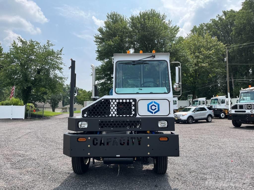 Capacity TJ5000 DOT Terminālie traktori