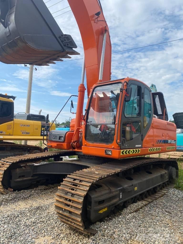 Doosan DX 300 LC Kāpurķēžu ekskavatori