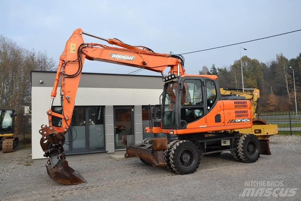 Doosan DX 140 W Ekskavatori uz riteņiem
