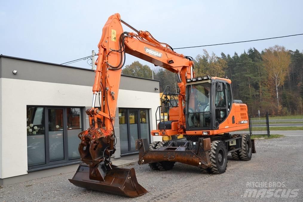 Doosan DX 140 W Ekskavatori uz riteņiem