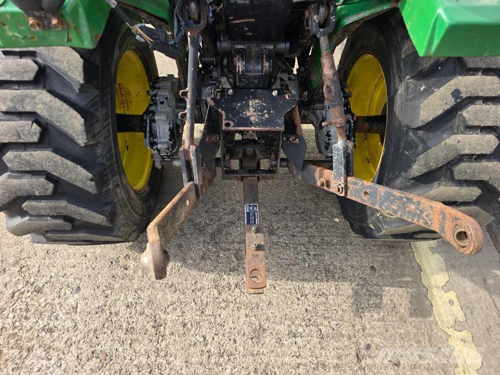 John Deere 2520 HST Kompaktie traktori