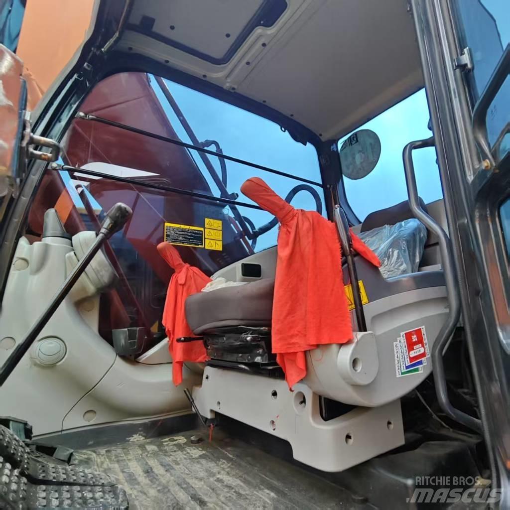 Hitachi ZX 210 Kāpurķēžu ekskavatori