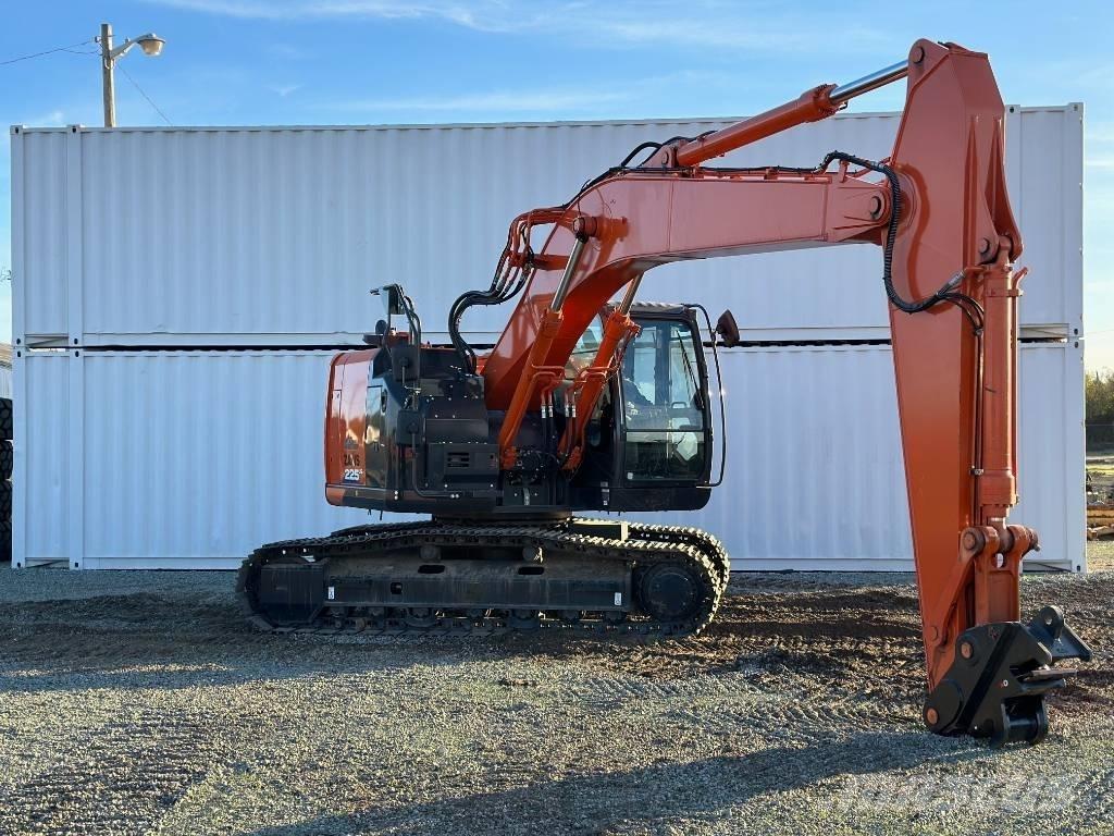 Hitachi ZX225US-6 Kāpurķēžu ekskavatori
