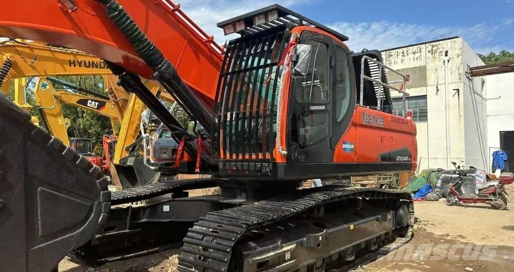 Doosan DX340 Kāpurķēžu ekskavatori