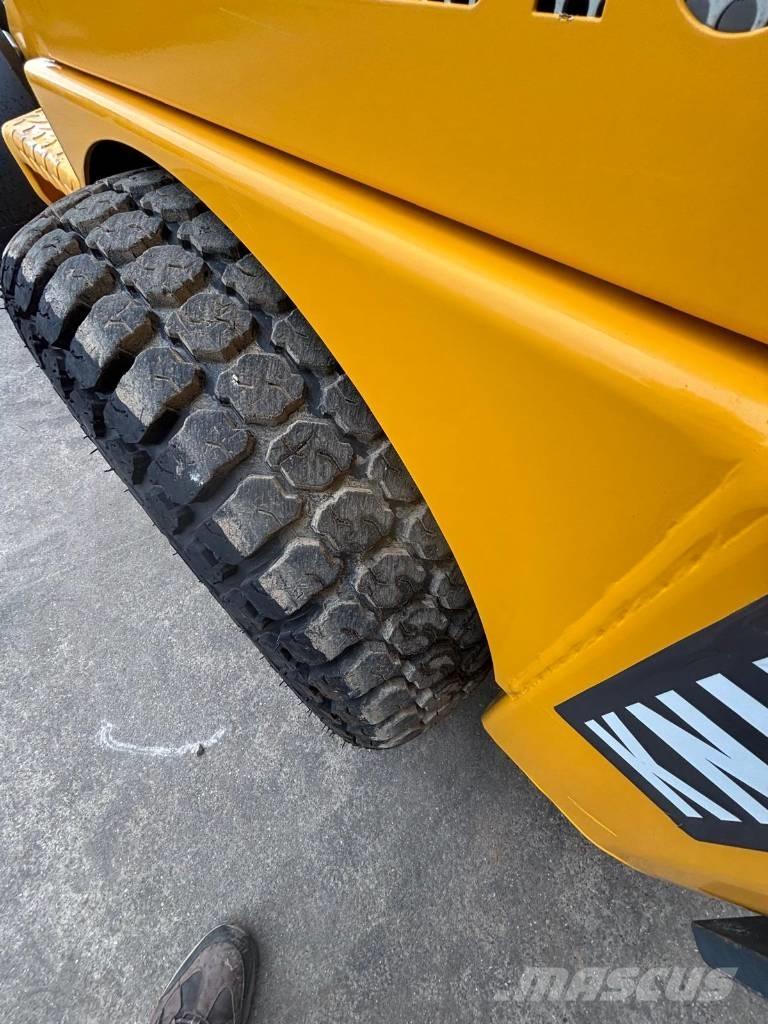 Knikmops KM 130 Iekrāvēji uz riteņiem