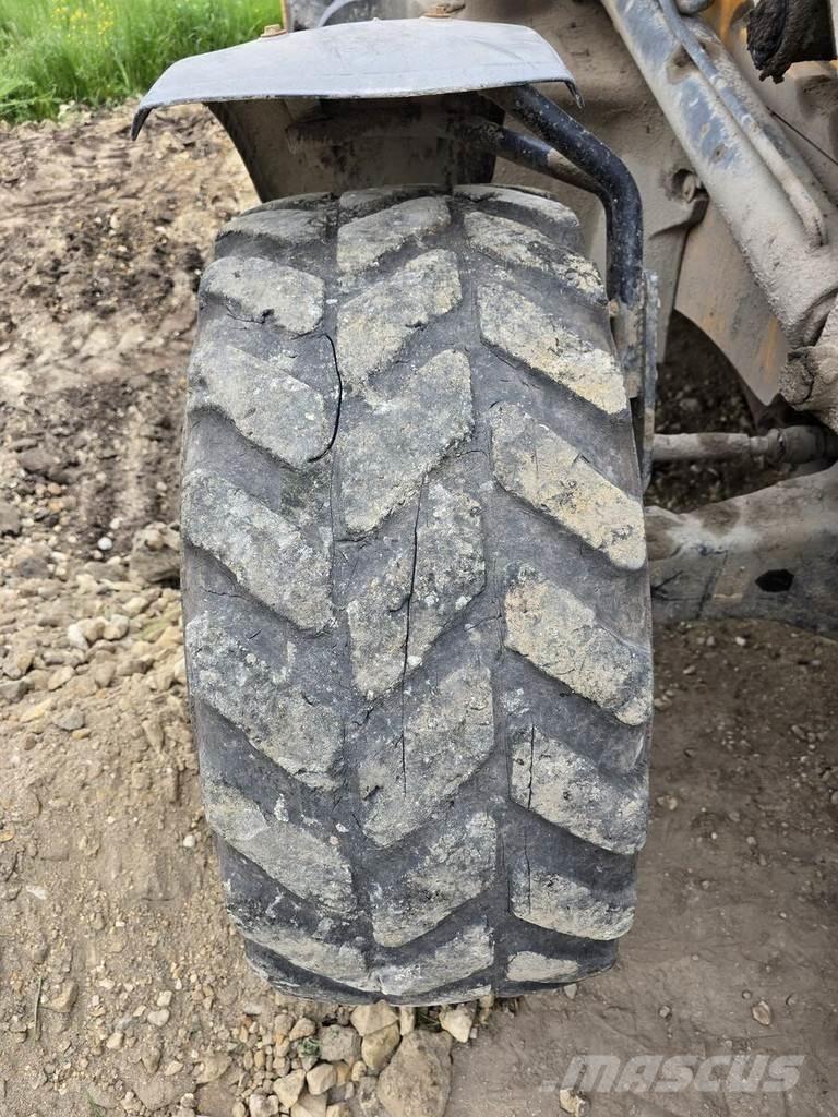 JCB 3CX Ekskavatori-iekrāvēji
