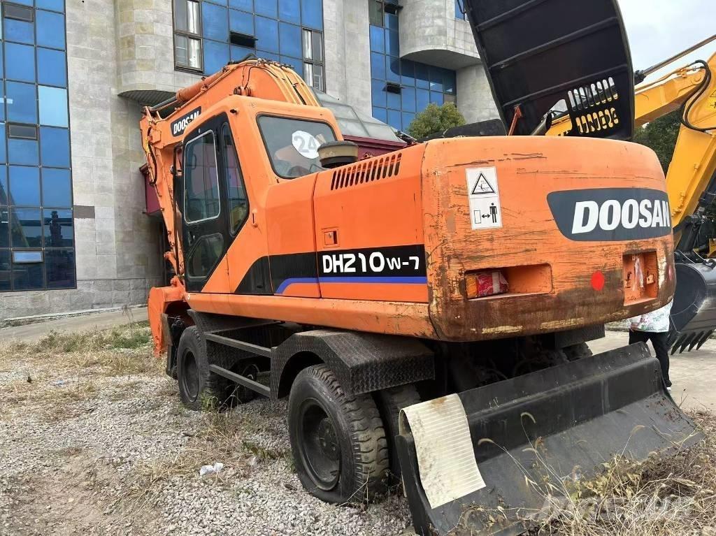 Doosan DH 210 W-7 Ekskavatori uz riteņiem