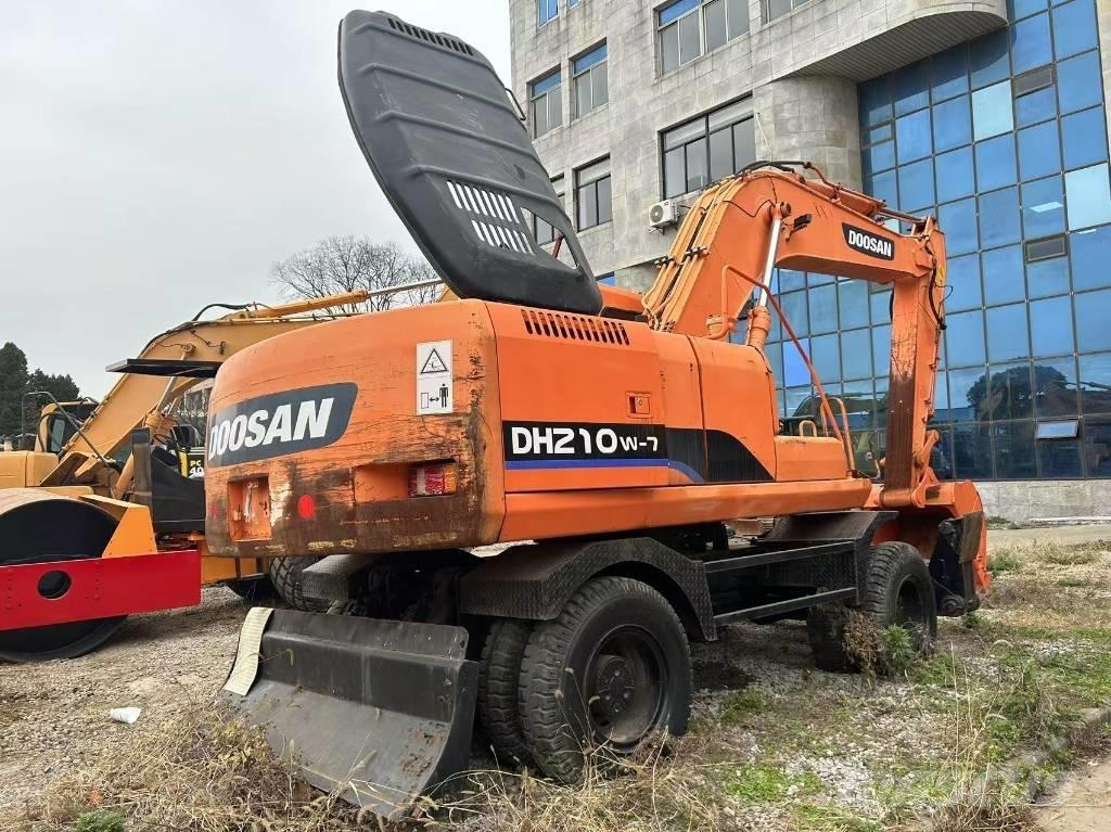 Doosan DH 210 W-7 Ekskavatori uz riteņiem