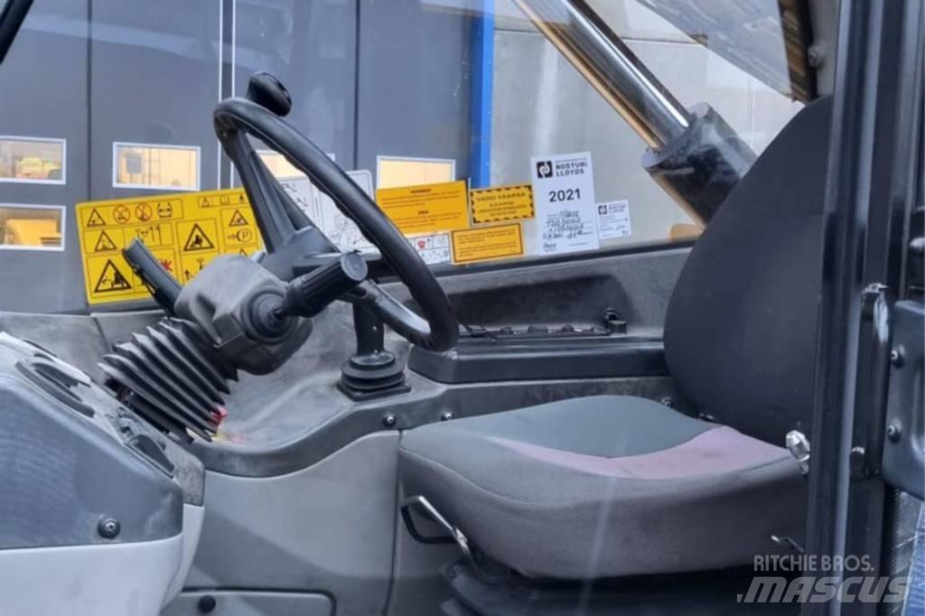 CAT TH 414 Teleskopiskie manipulatori