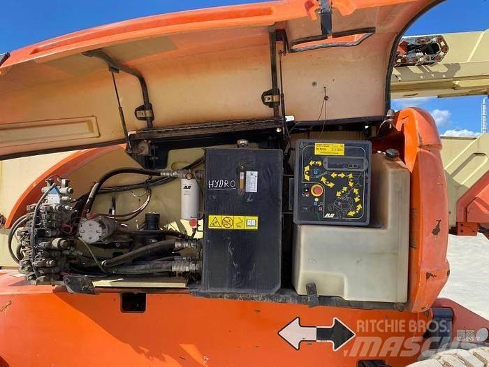 JLG 800AJ Strēles pacēlāji