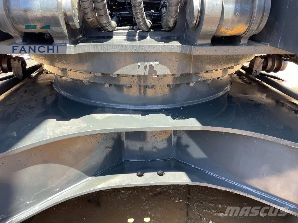 Hyundai 305lC-9T Kāpurķēžu ekskavatori