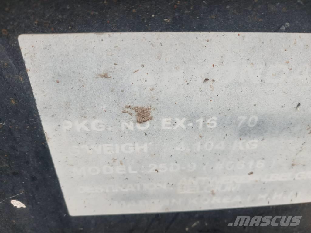 Hyundai 25 D-9 Tehnika ar dīzeļa dzinēju