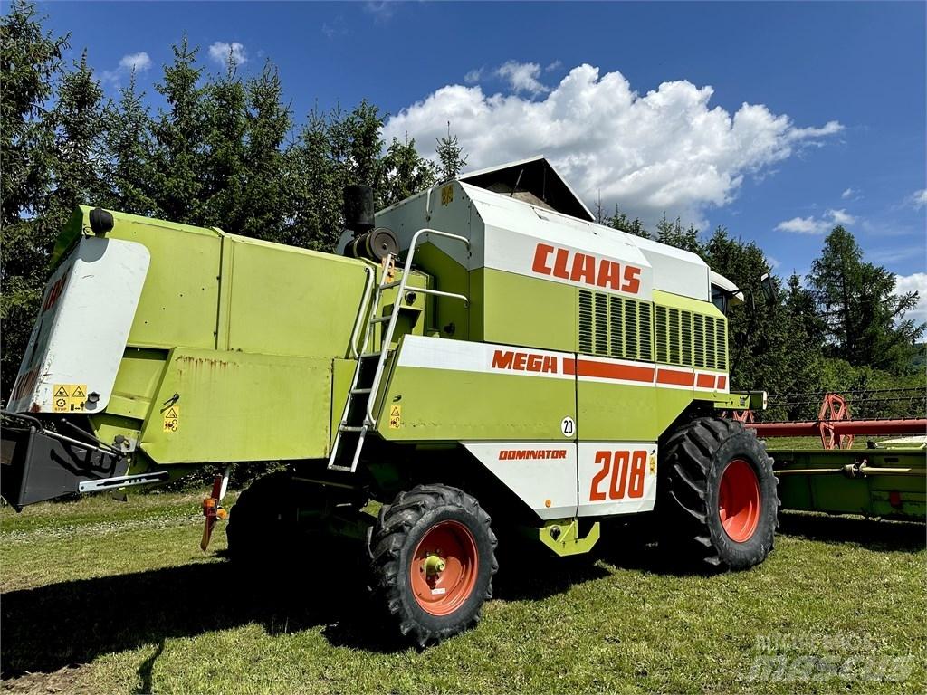 CLAAS Mega 208 Ražas novākšanas kombaini