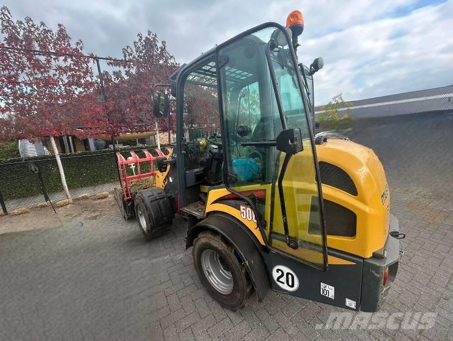 Mustang AL 506 Cab Multifunkcionālie iekrāvēji