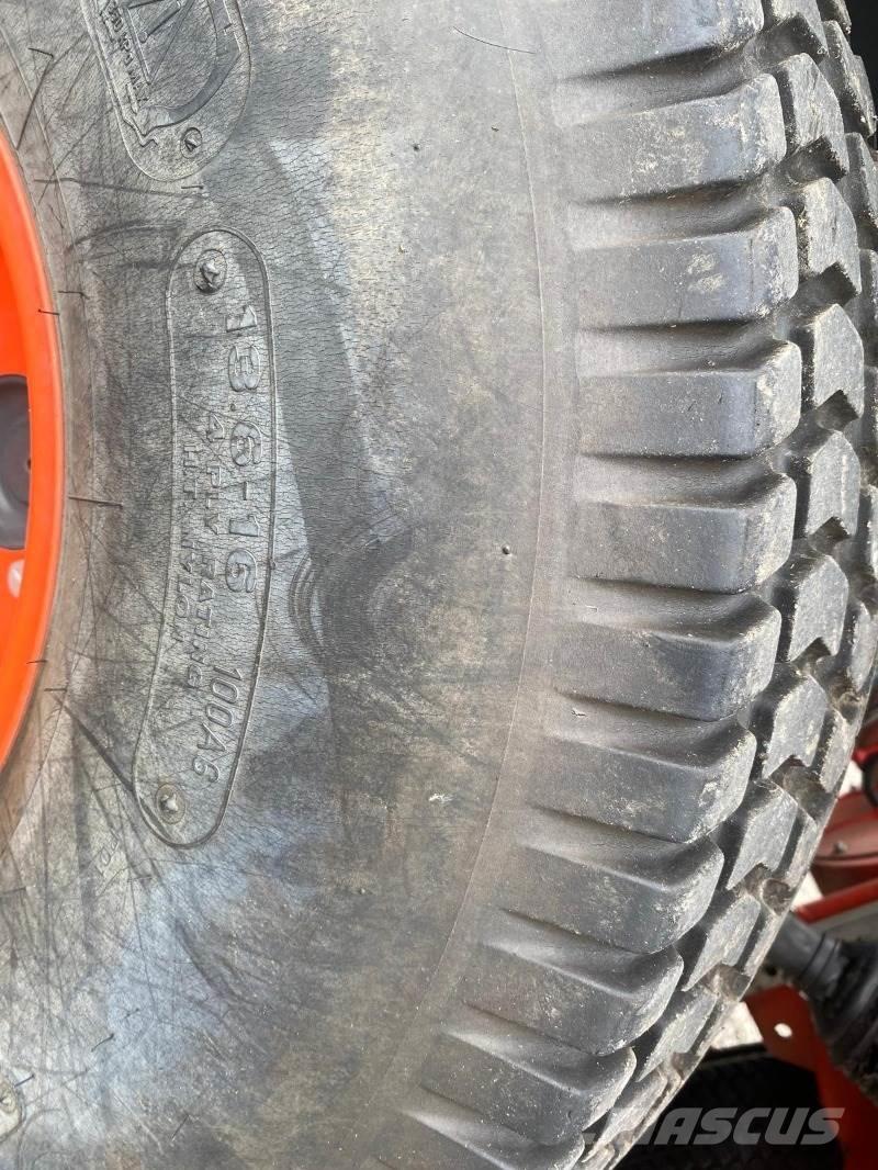 Kubota ST 401-C Kompaktie traktori