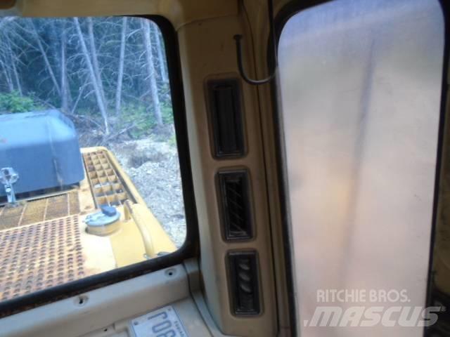 CAT 330 L Kāpurķēžu ekskavatori