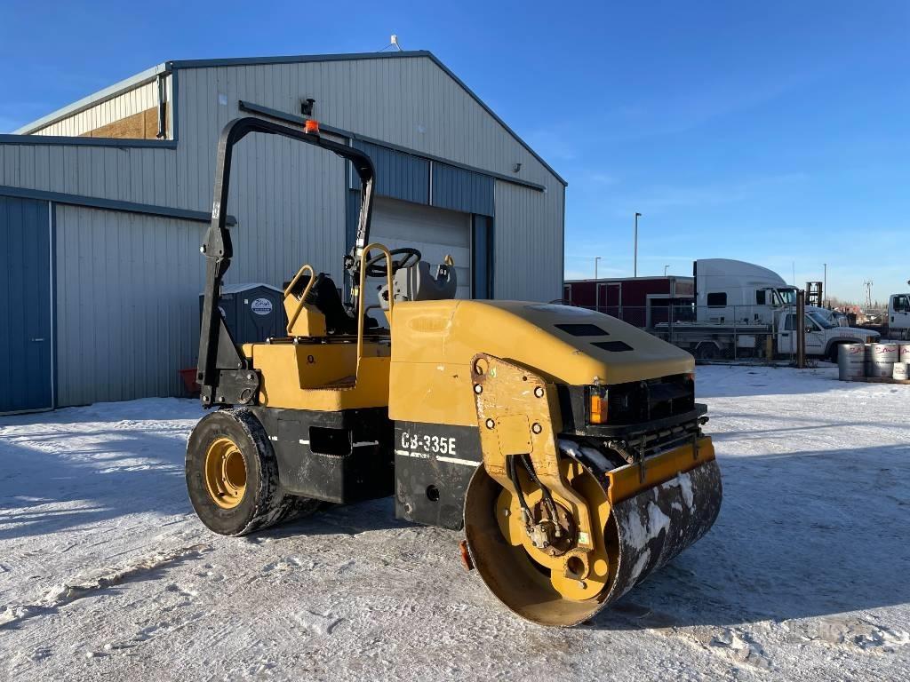 CAT CB 335 E Divvalču grunts veltņi