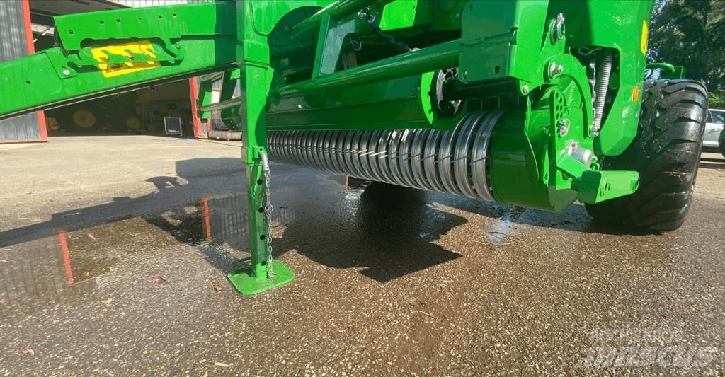 John Deere V461M Rituļu preses