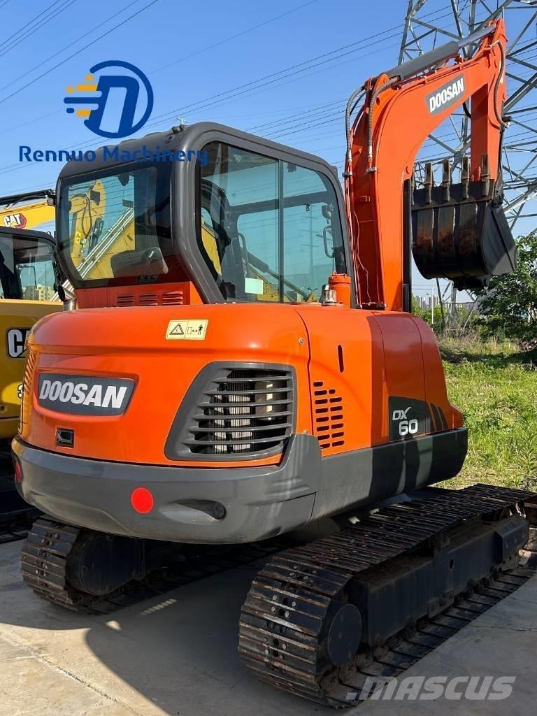 Doosan DX 60 Kāpurķēžu ekskavatori