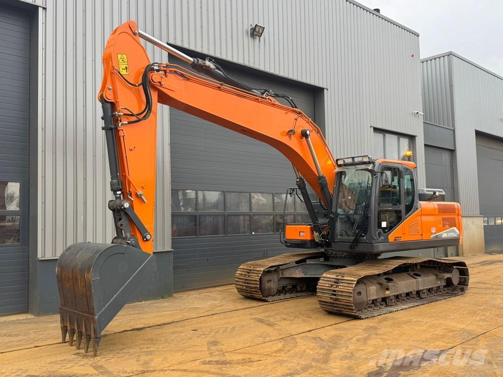Doosan DX225LC-7 Kāpurķēžu ekskavatori