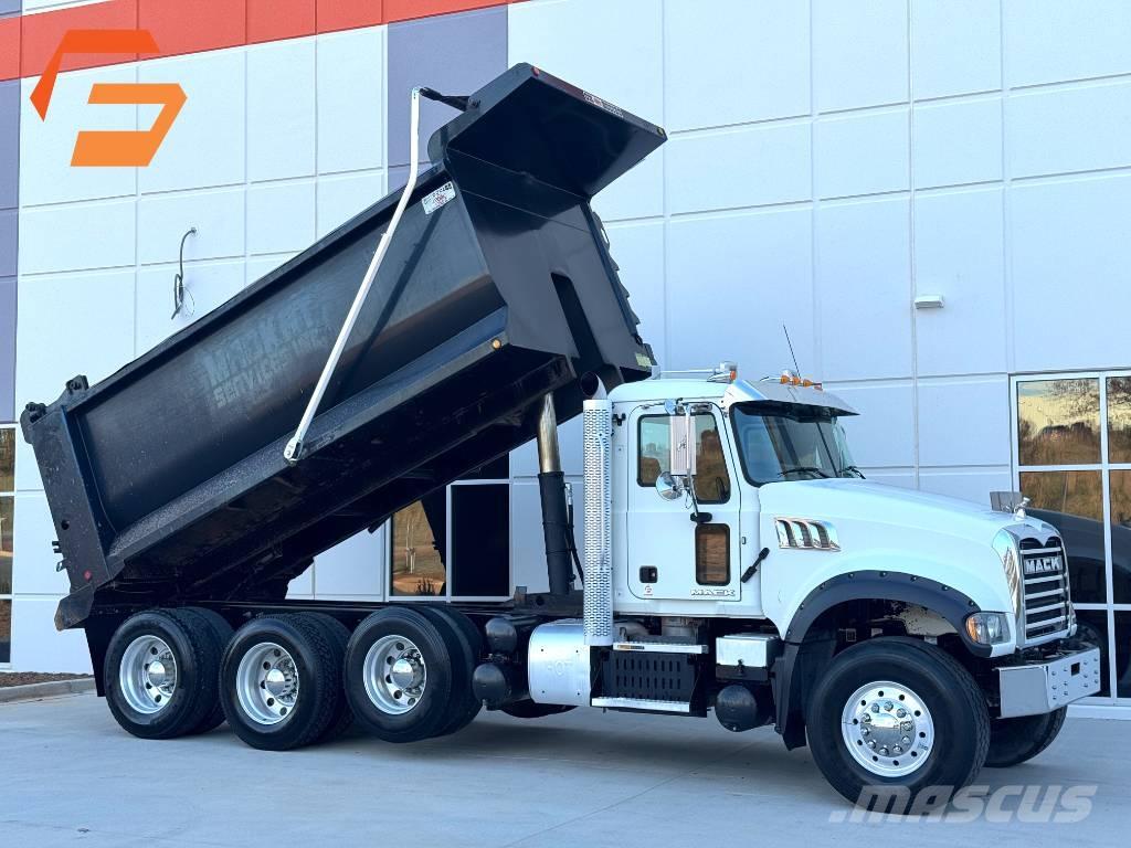 Mack GU713 Pašizgāzējs