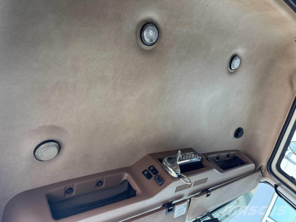 Mack GU713 Pašizgāzējs