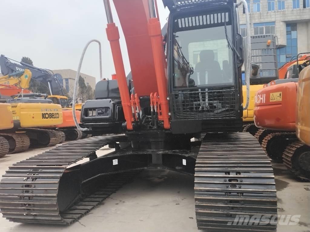 Hitachi ZX 200 Kāpurķēžu ekskavatori