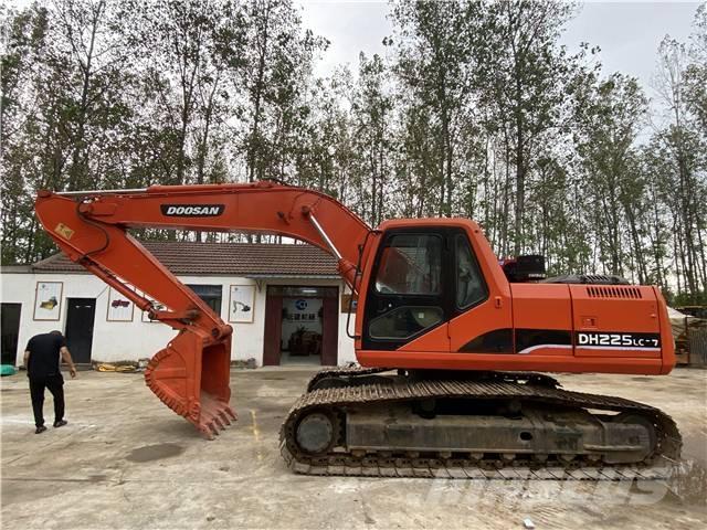 Doosan DH225 Kāpurķēžu ekskavatori