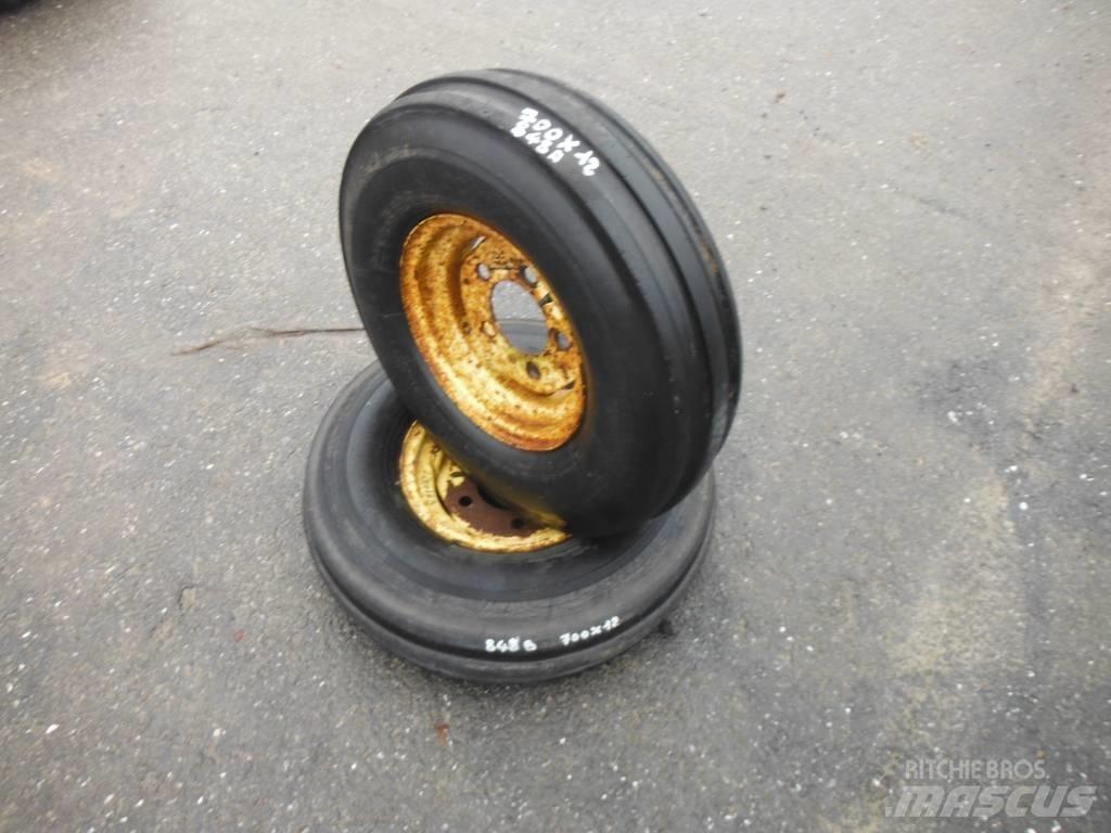 Dunlop 7.00X12 Riepas, riteņi un diski