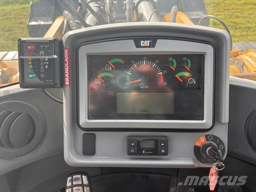 CAT 980M Iekrāvēji uz riteņiem