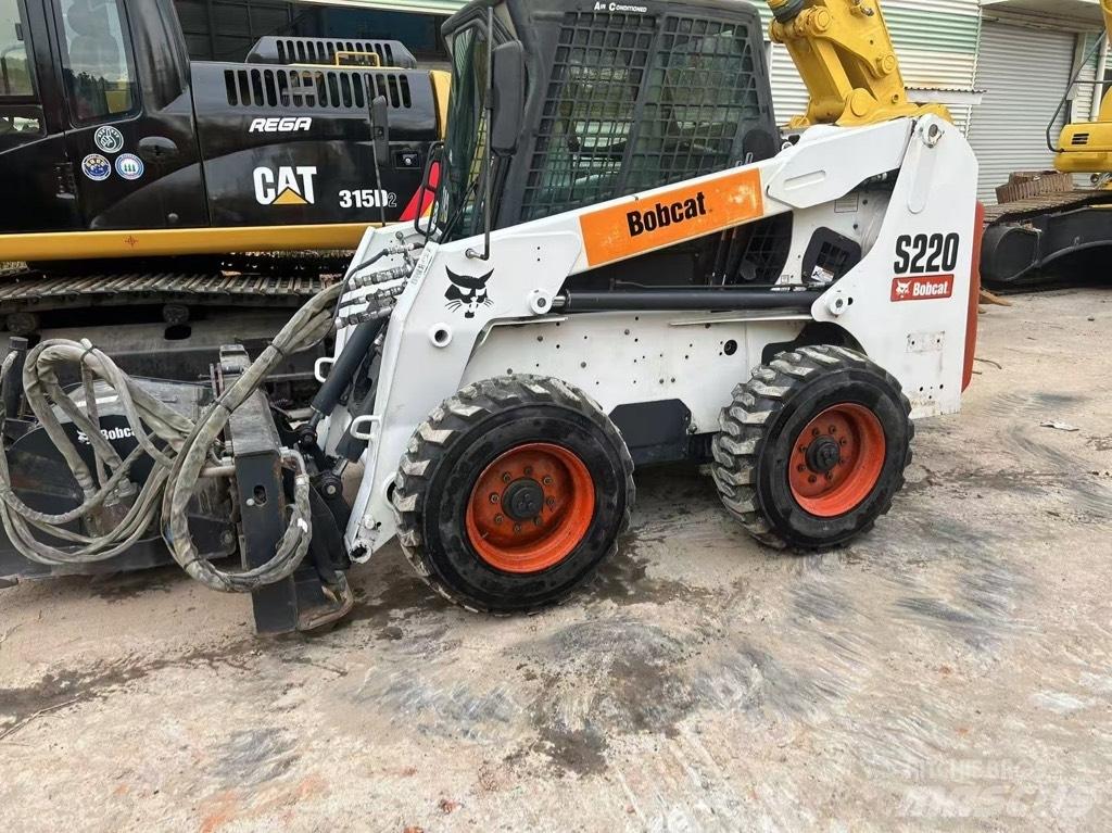 Bobcat S 220 Lietoti riteņu kompaktiekrāvēji